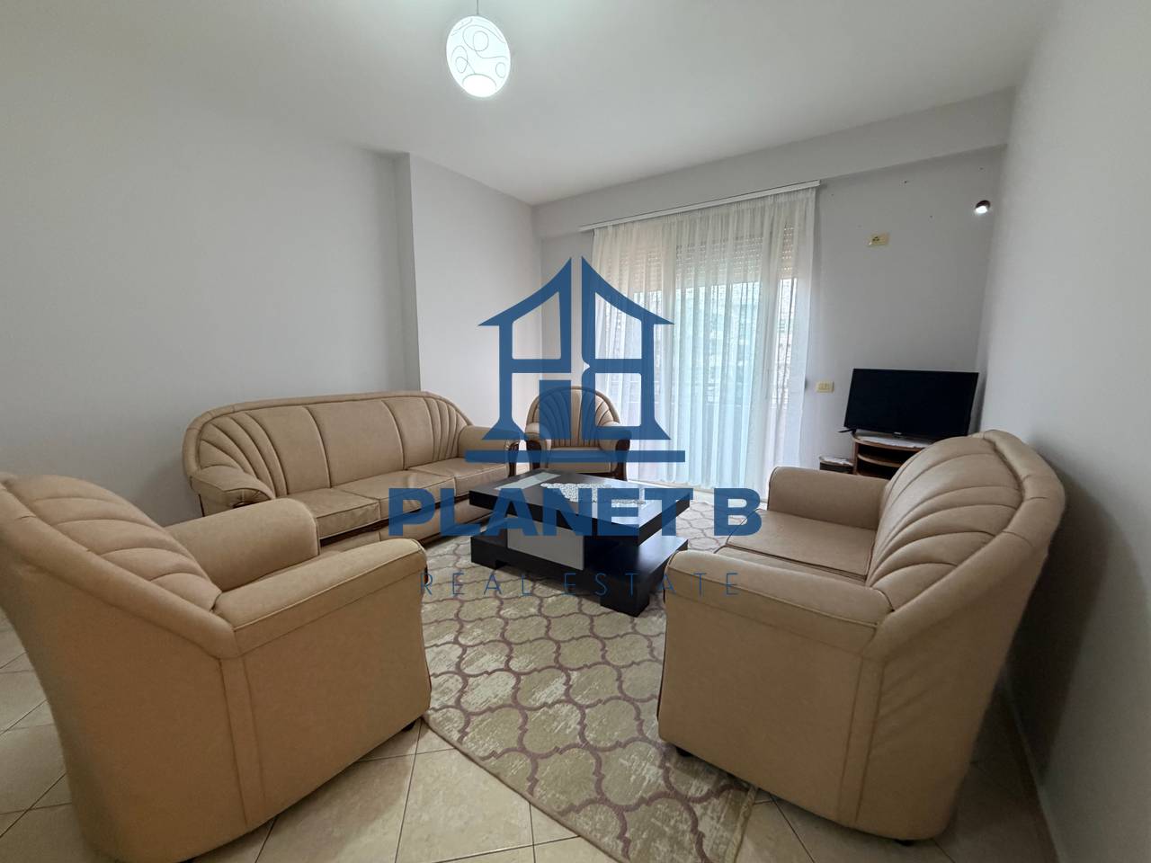 AFFITTASI APPARTAMENTO 2+1+2 BAGNI PRESSO IL PORTO, VLORA