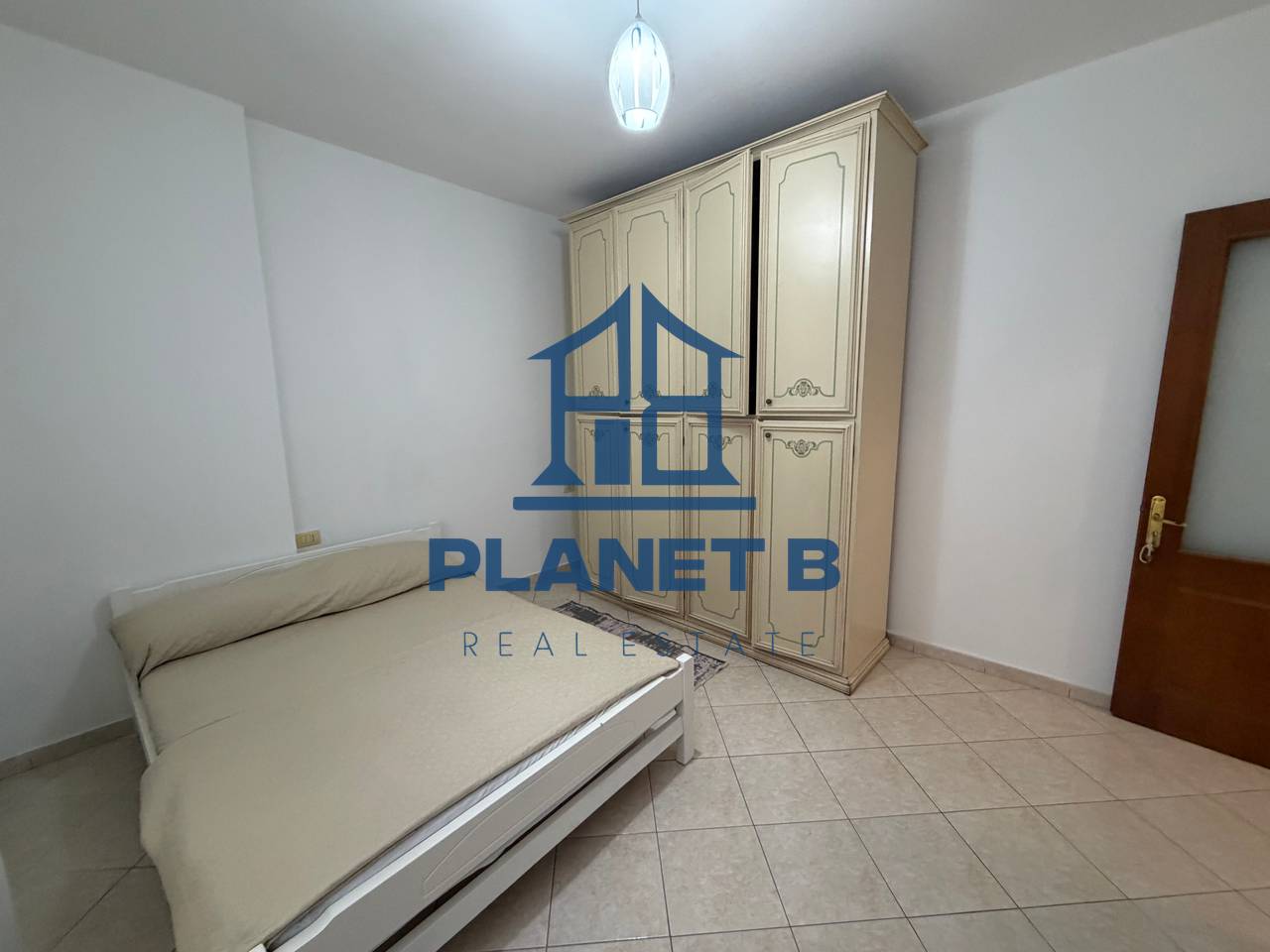 AFFITTASI APPARTAMENTO 2+1+2 BAGNI PRESSO IL PORTO, VLORA