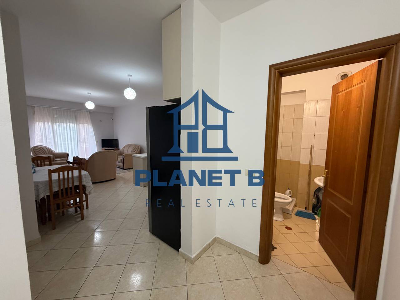 AFFITTASI APPARTAMENTO 2+1+2 BAGNI PRESSO IL PORTO, VLORA