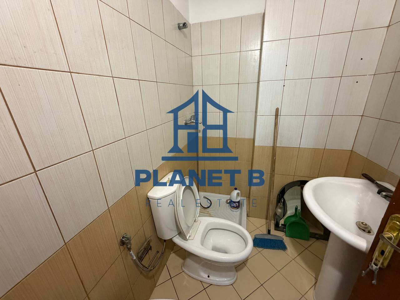 AFFITTASI APPARTAMENTO 2+1+2 BAGNI PRESSO IL PORTO, VLORA