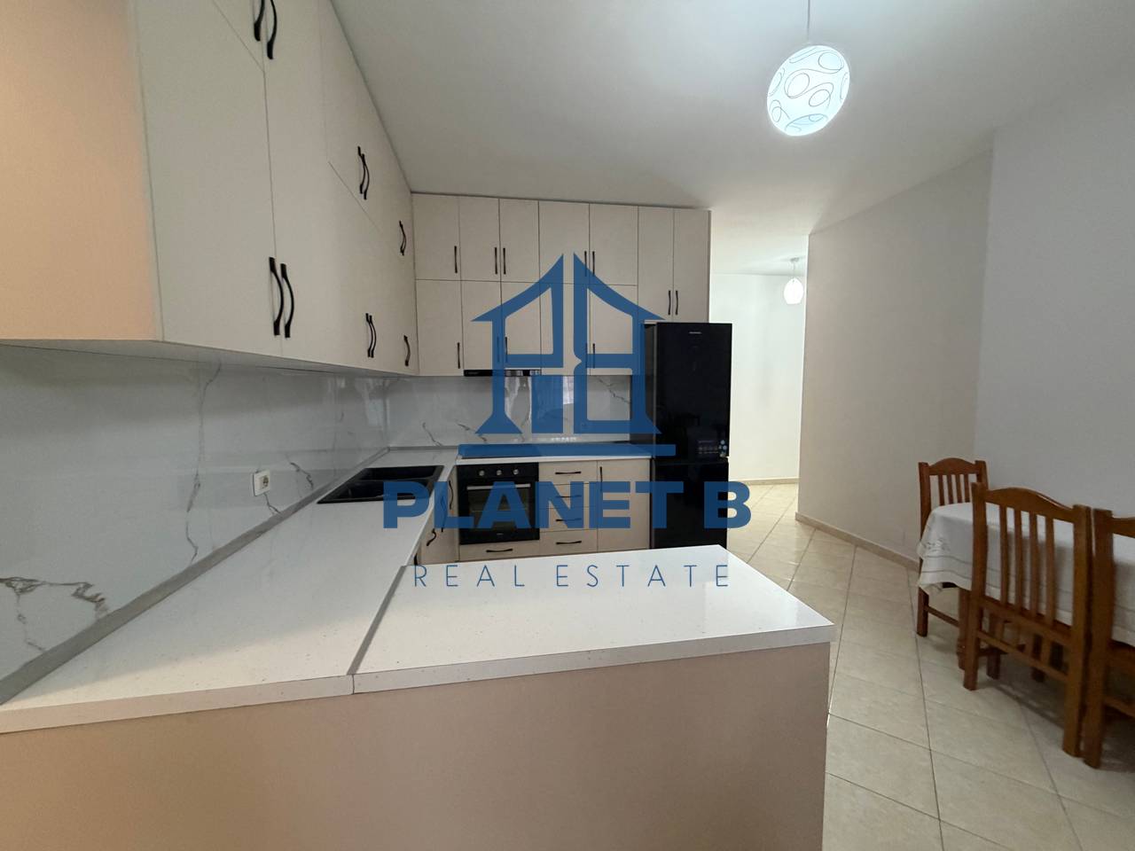 AFFITTASI APPARTAMENTO 2+1+2 BAGNI PRESSO IL PORTO, VLORA