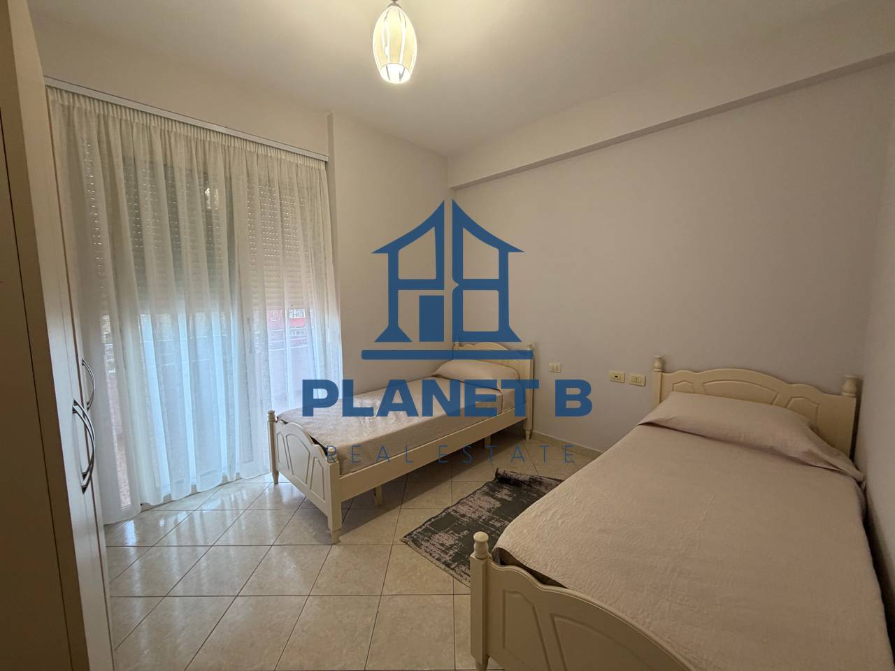 AFFITTASI APPARTAMENTO 2+1+2 BAGNI PRESSO IL PORTO, VLORA