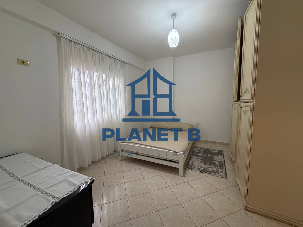 AFFITTASI APPARTAMENTO 2+1+2 BAGNI PRESSO IL PORTO, VLORA