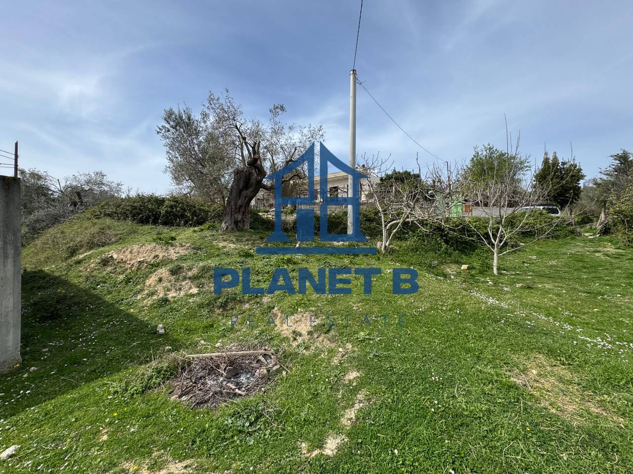 OCCASIONE‼️
VENDITA TERRENO + 2 EDIFICI A KANINË, VLORË