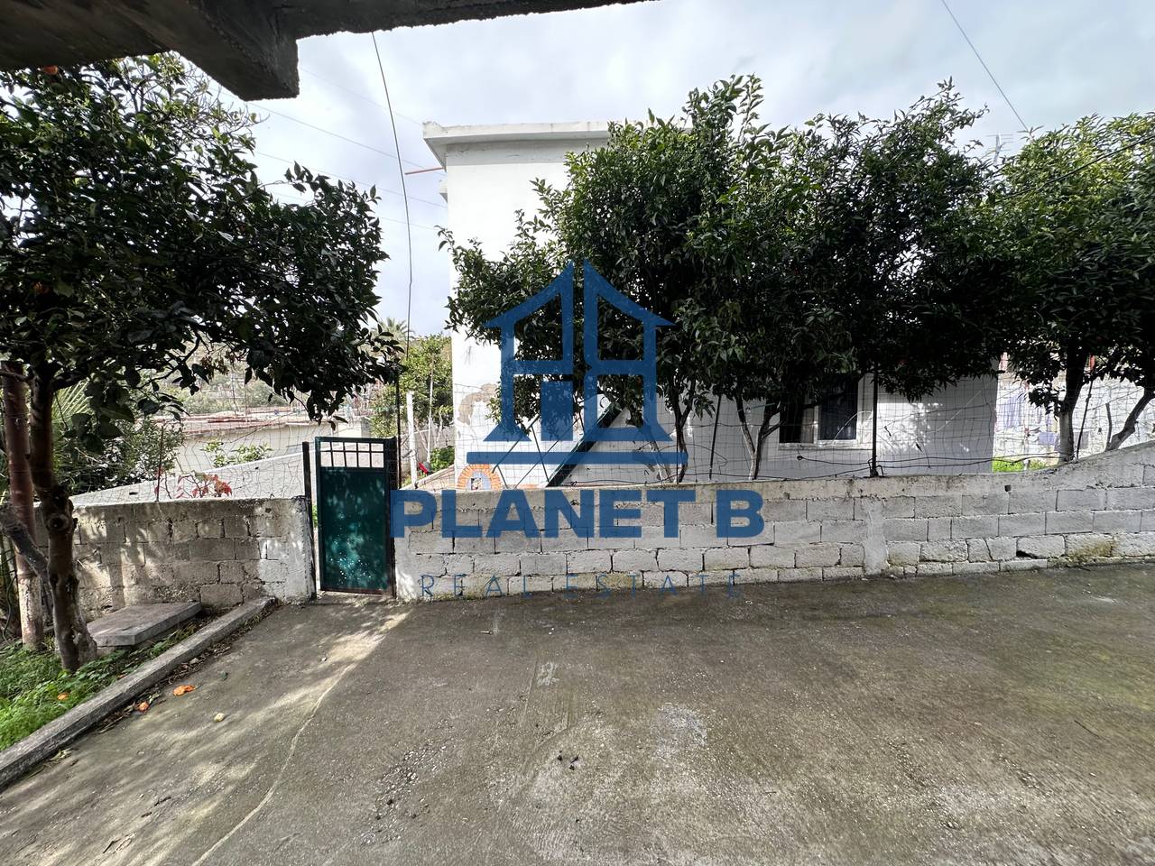 OCCASIONE Edificio residenziale di 2 piani IN VENDITA