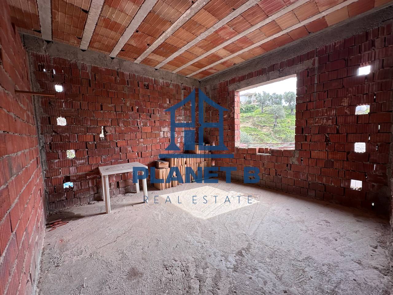 OCCASIONE Edificio residenziale di 2 piani IN VENDITA