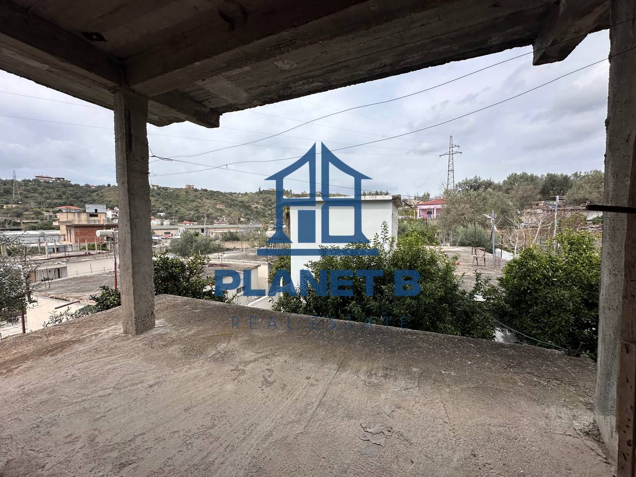 OCCASIONE Edificio residenziale di 2 piani IN VENDITA