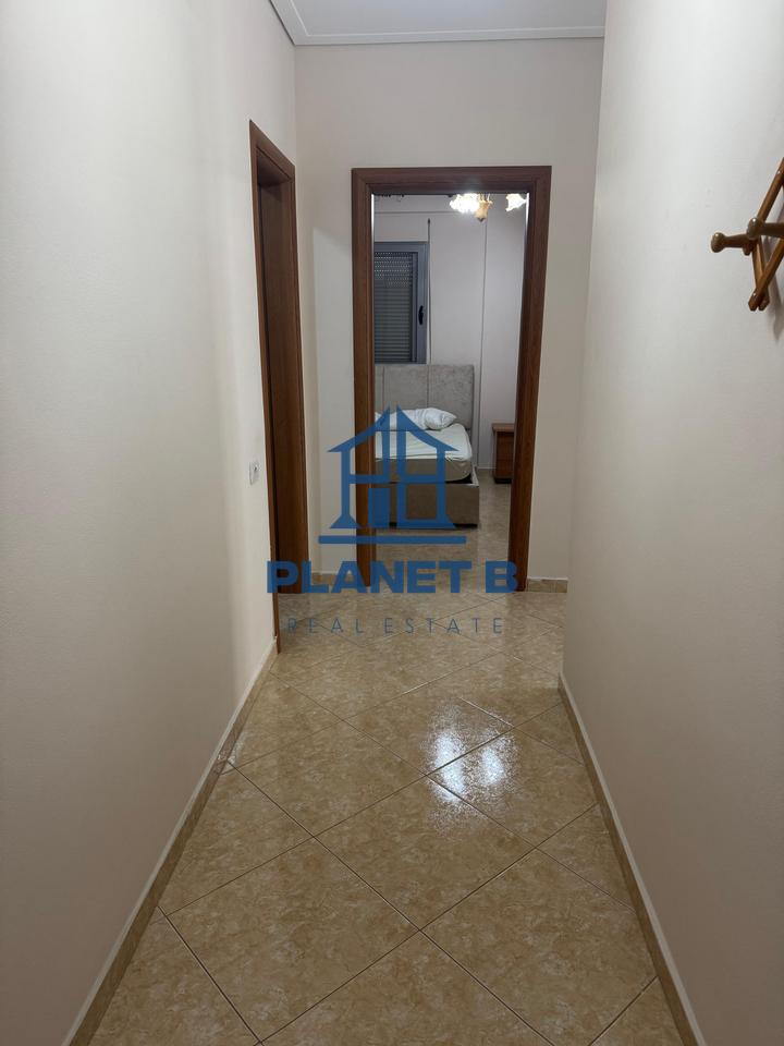 JEPET ME QIRA APARTAMENT 1+1 NË ÇENTRALE,VLORË
