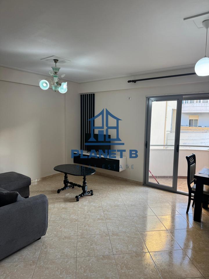 JEPET ME QIRA APARTAMENT 1+1 NË ÇENTRALE,VLORË