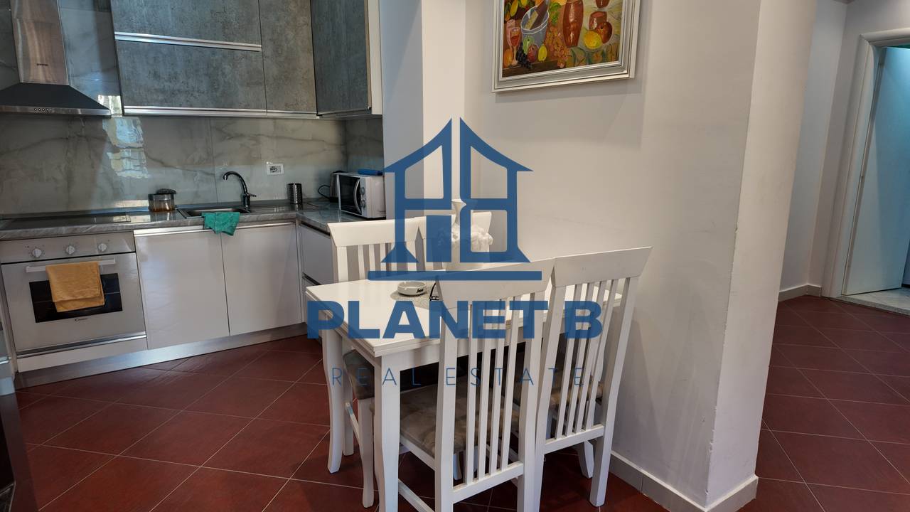 Apartament 2+1+2 Ballkone  Me Qira në Lungomare, Vlorë - 500€