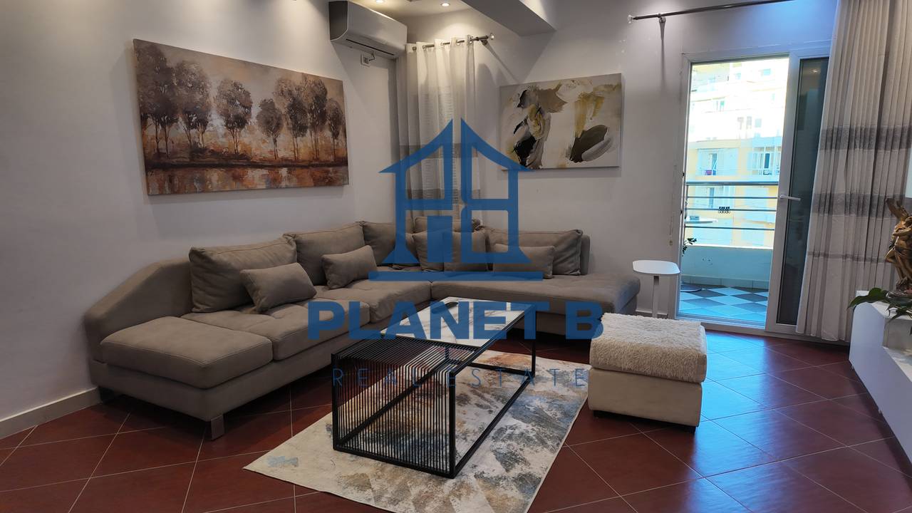 Apartament 2+1+2 Ballkone  Me Qira në Lungomare, Vlorë - 500€