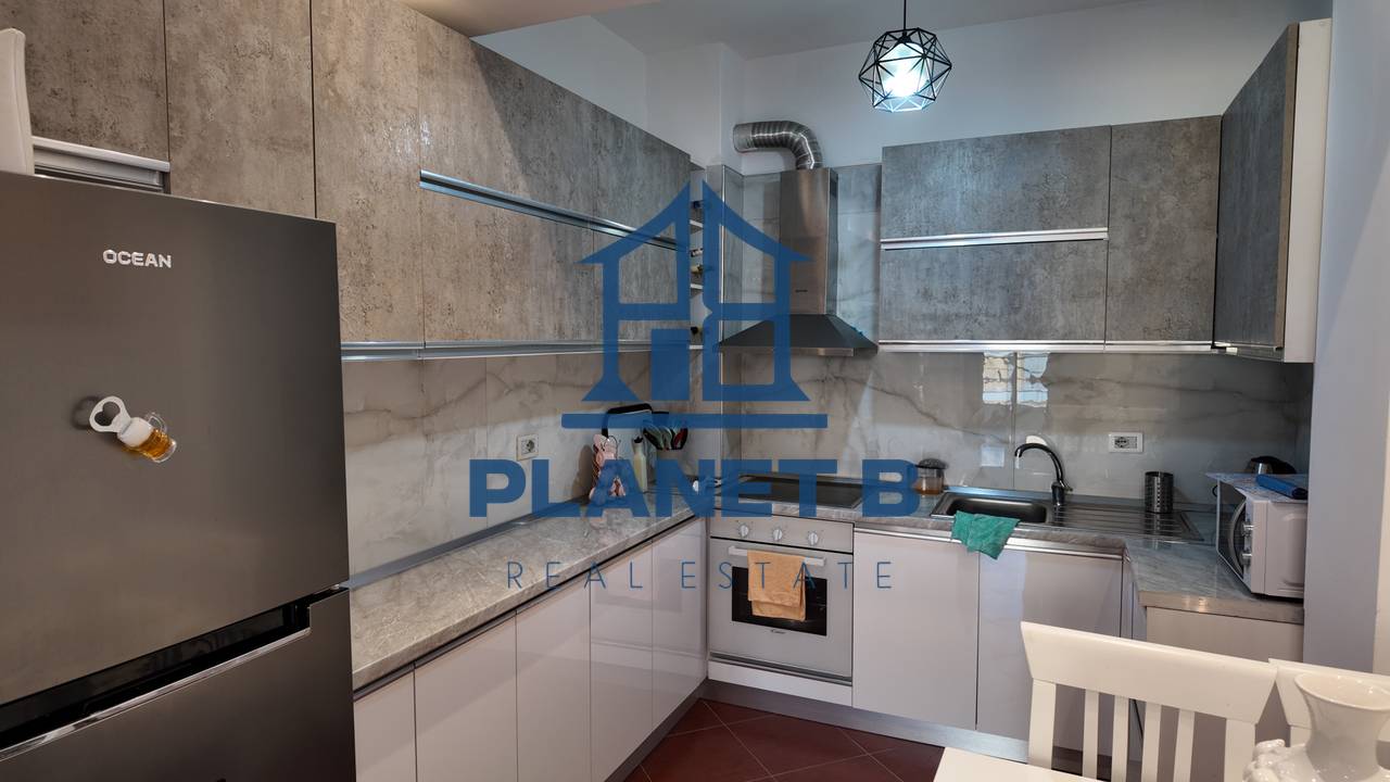 Apartament 2+1+2 Ballkone  Me Qira në Lungomare, Vlorë - 500€