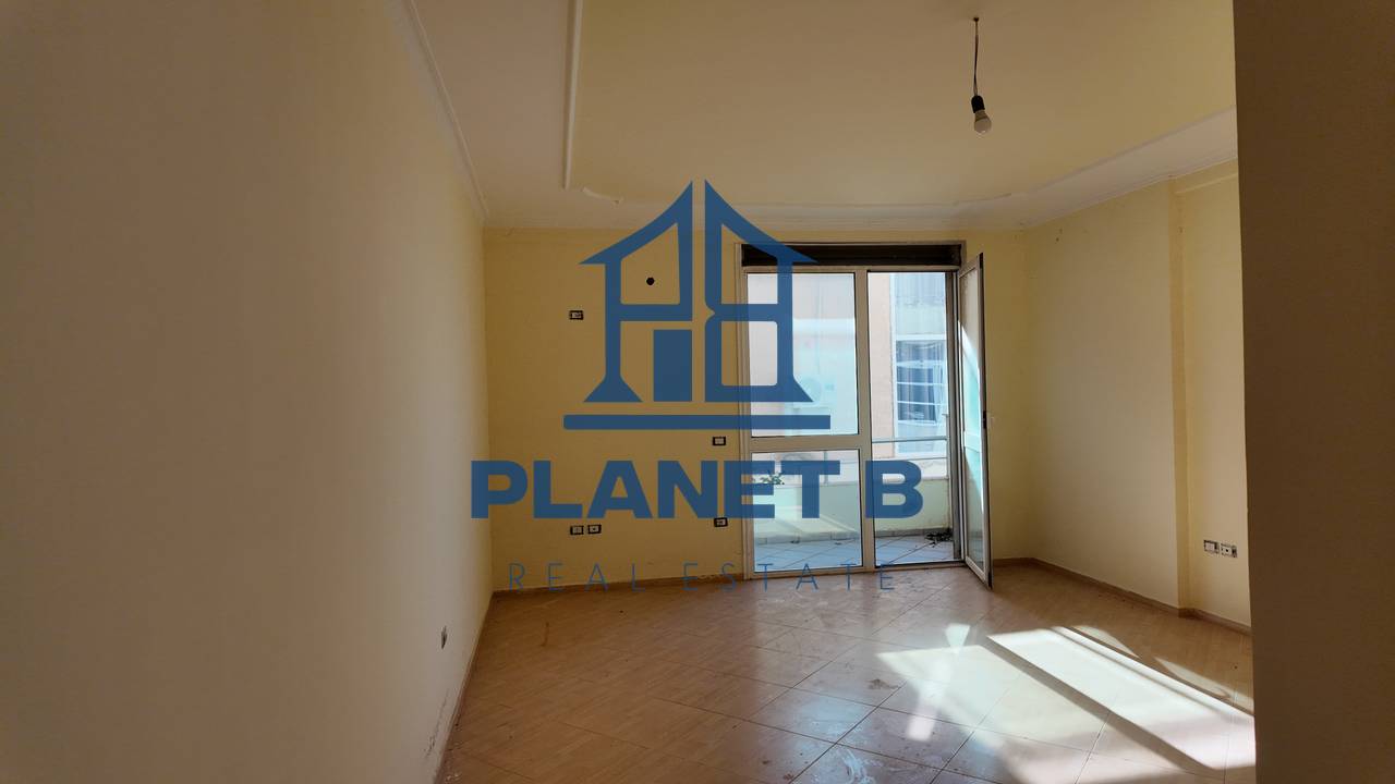 Appartamento 1+1 + Verande in vendita vicino al Castello, Vlora