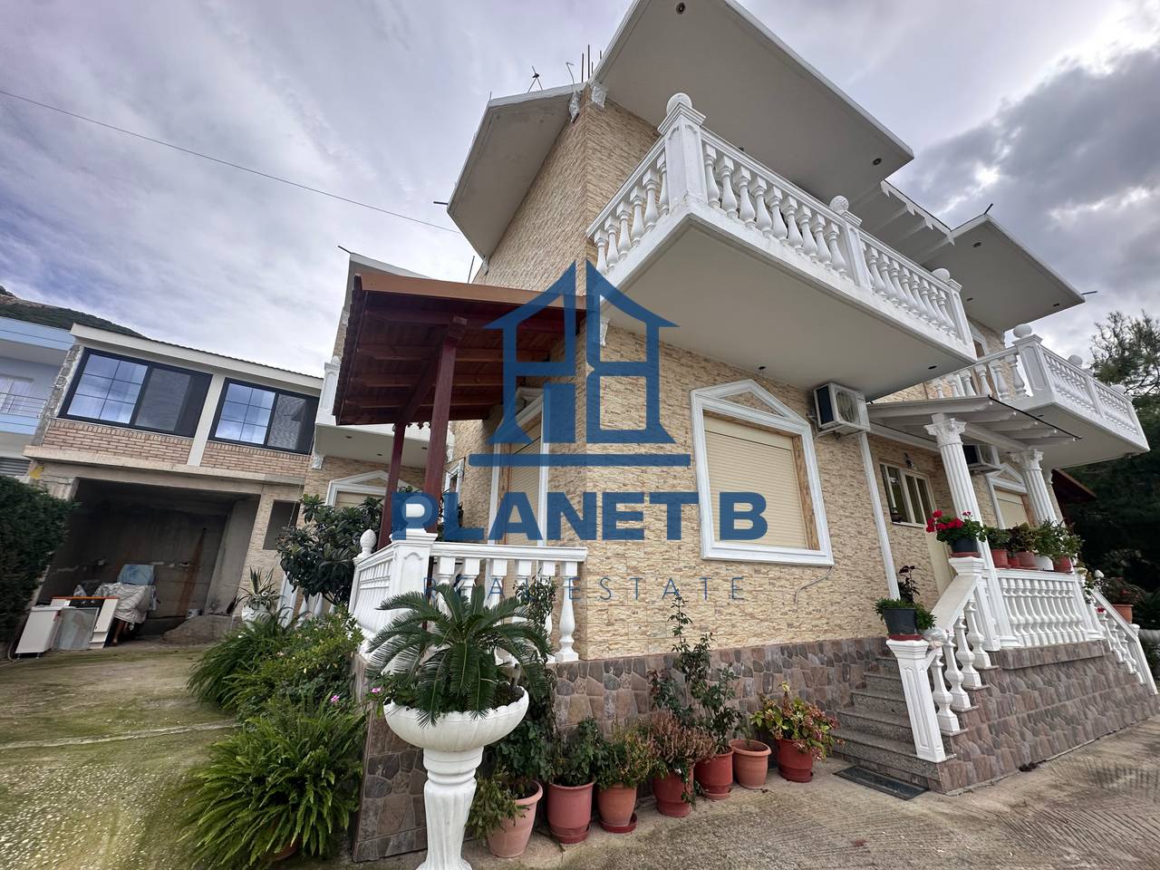 Vilë 2 Kate me 8 Garsoniere & Dupleks , Uji i Ftohtë