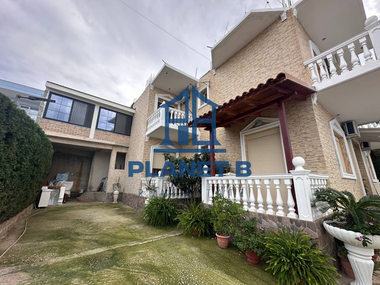 Vilë 2 Kate me 8 Garsoniere & Dupleks , Uji i Ftohtë