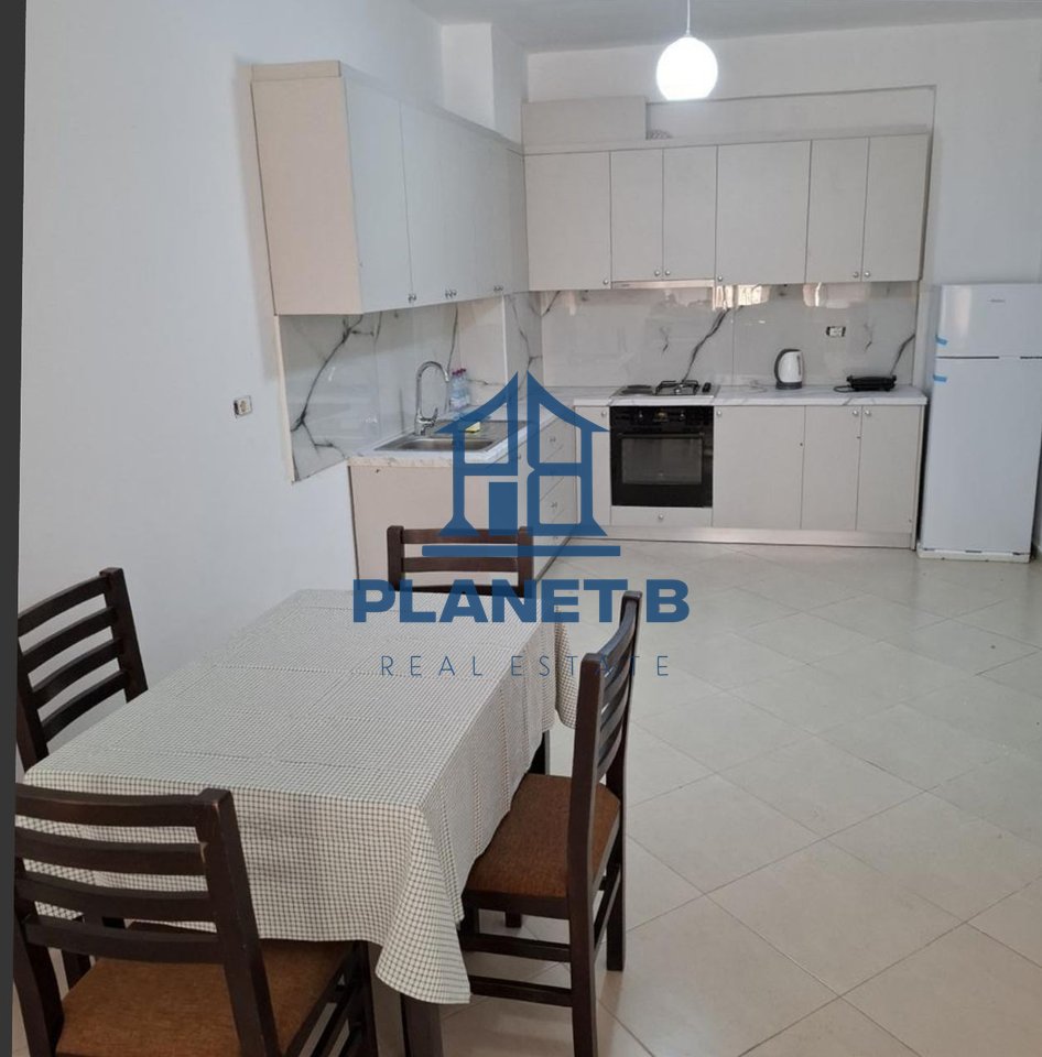 Appartamento 2+1 in Affitto a Scuola di Musica, Vlorë - 350€ | 110 m²