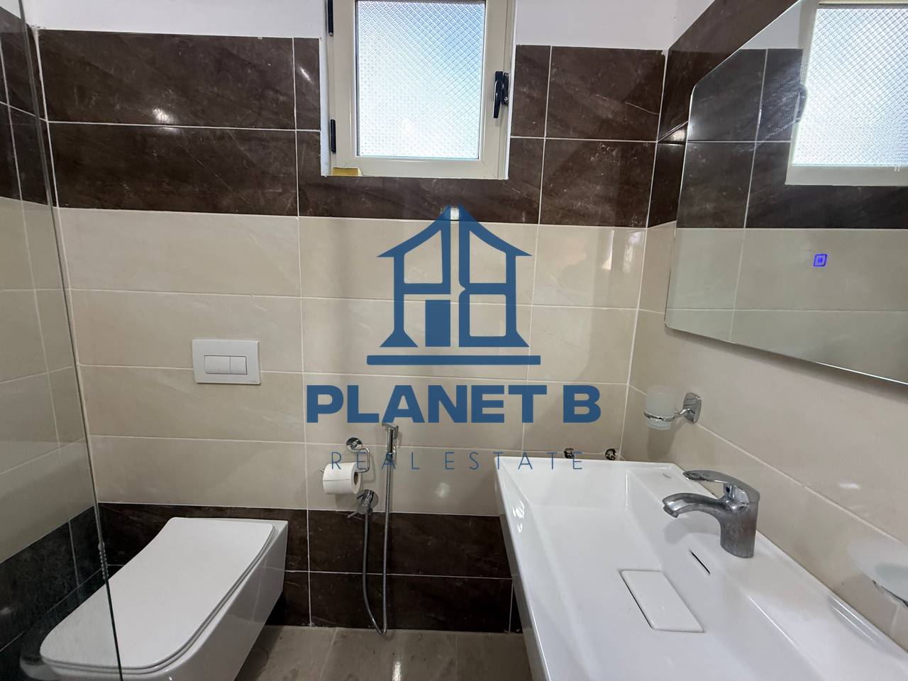 Affittasi Casa Privata – 7 Palazzi, Valona