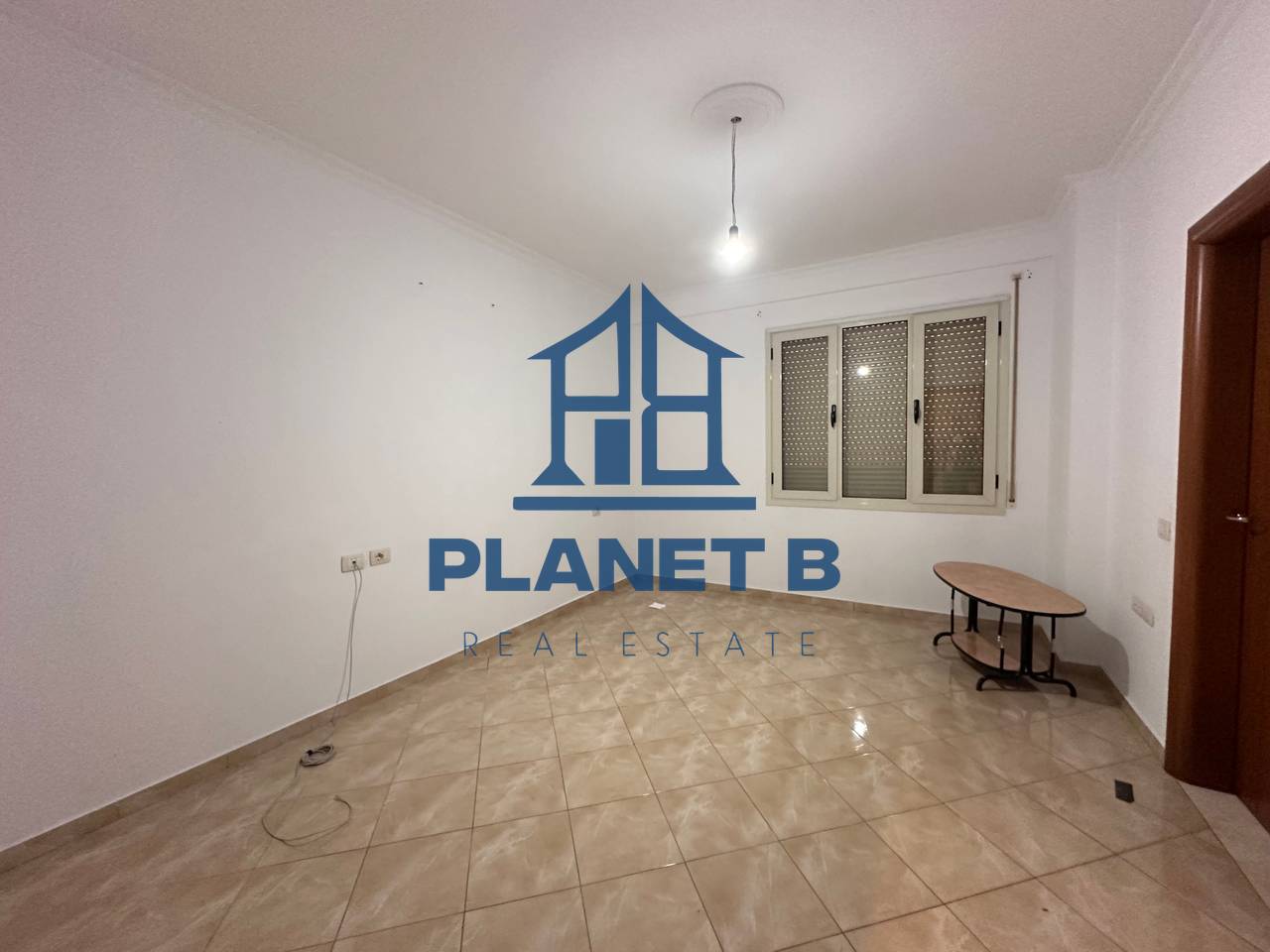 Apartament 2+1+2 për Qira Afatgjatë në Rrugën e Çipajve, Vlorë