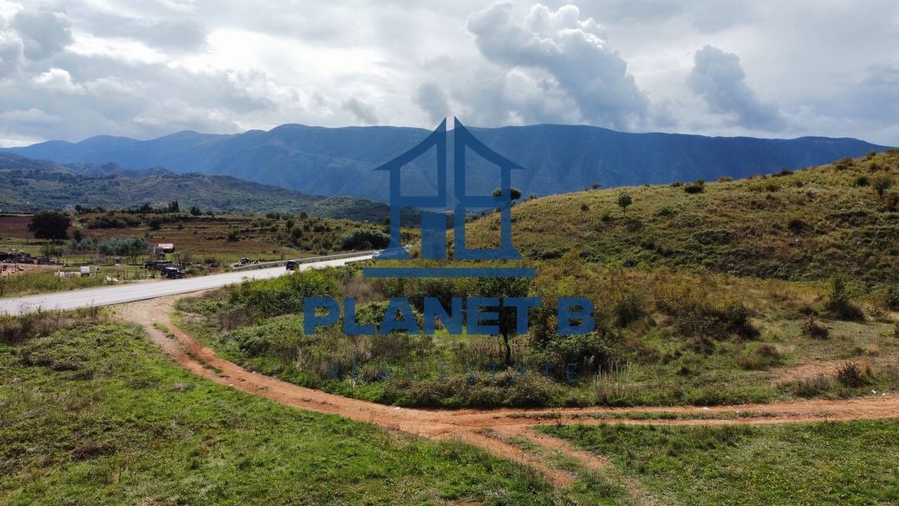 Mundësi e rrallë investimi në Bypass-in e Vlorës – 8.000 m² tokë me akses direkt në rrugë kryesore