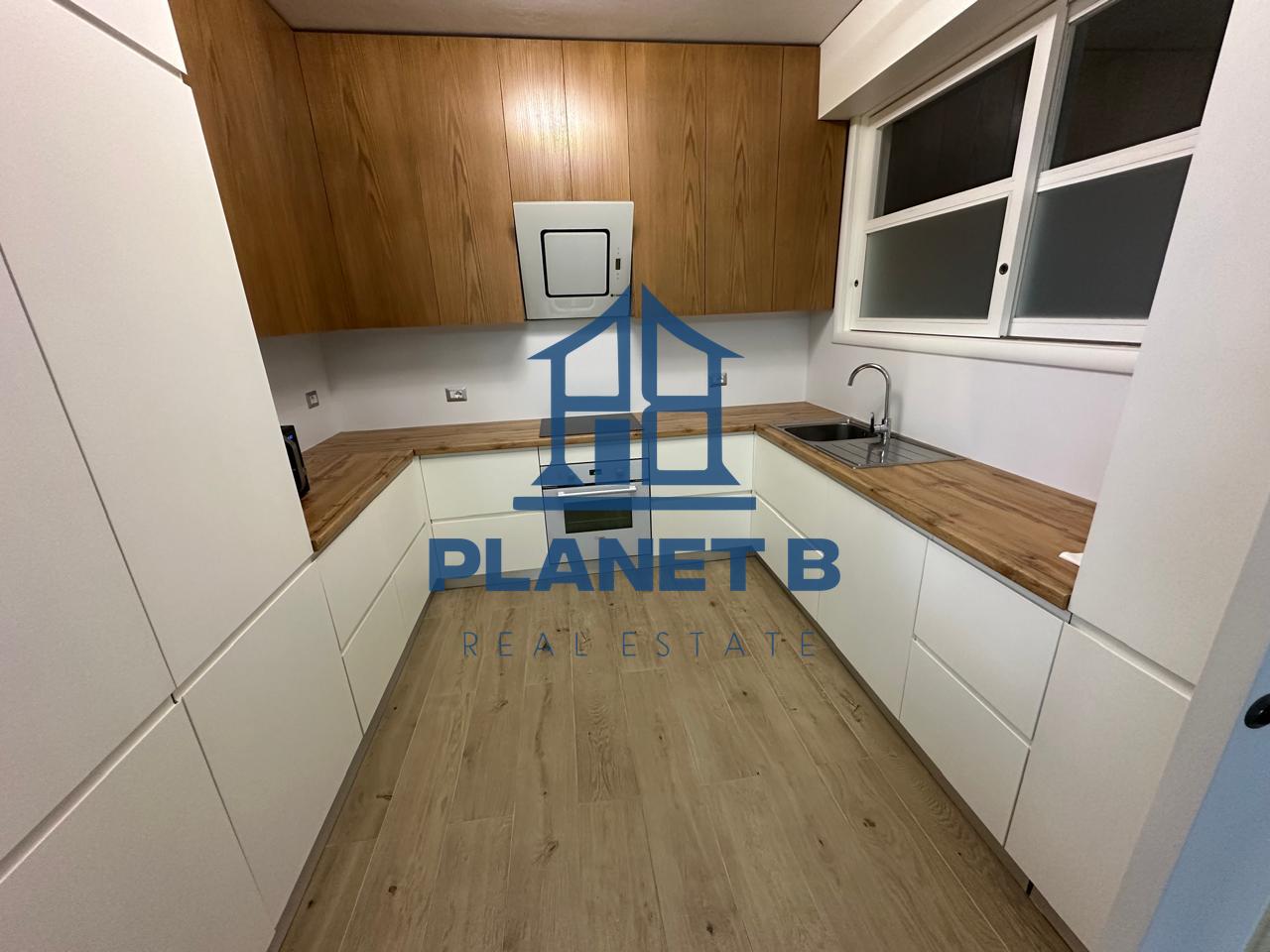 APARTAMENT 2+1 LUKSOZ VIJE E PARE LUNGOMARE ME QERA AFATGJATE