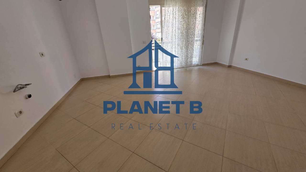 ULET ÇMIMI SHITET APARTAMENT 2+1+depo tek rruga e cipajve