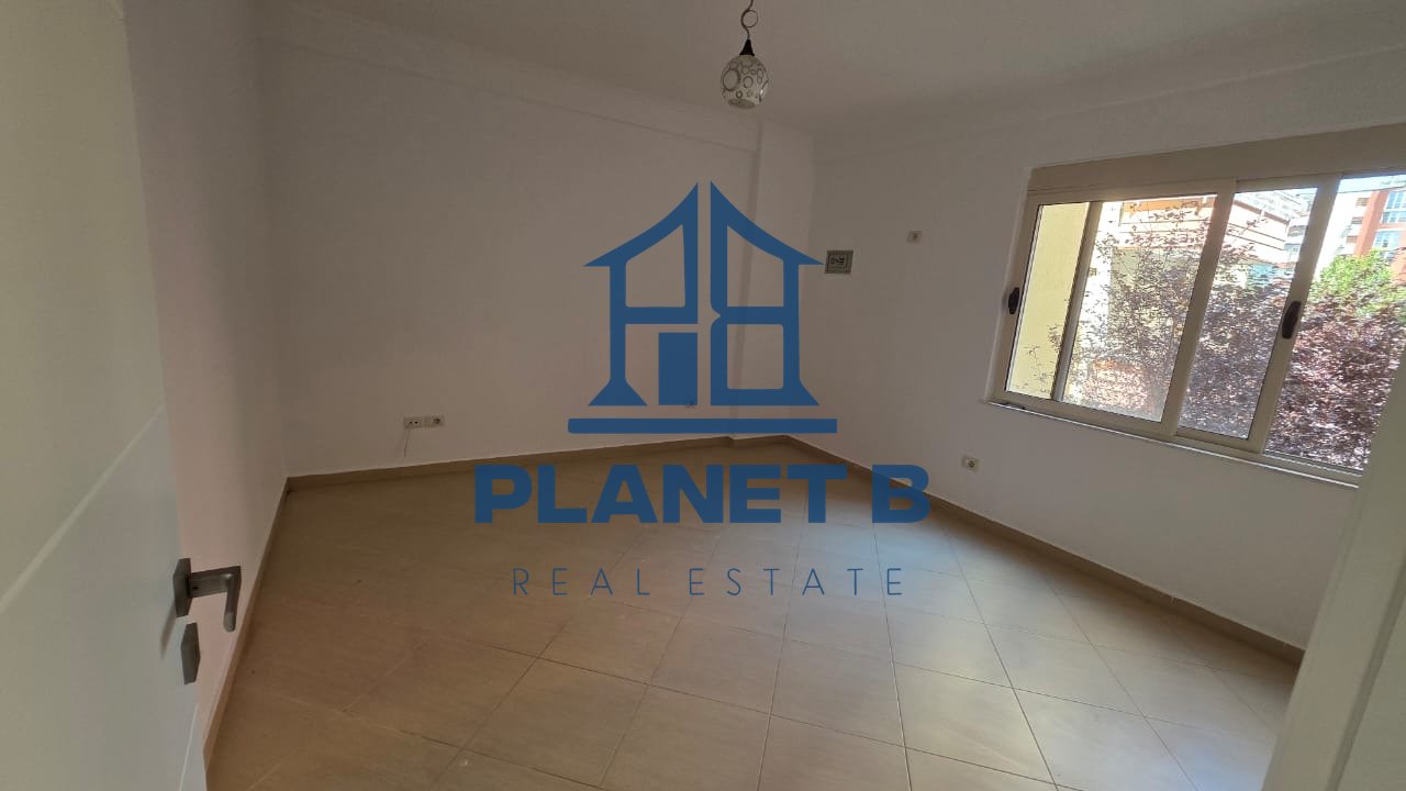 ULET ÇMIMI SHITET APARTAMENT 2+1+depo tek rruga e cipajve