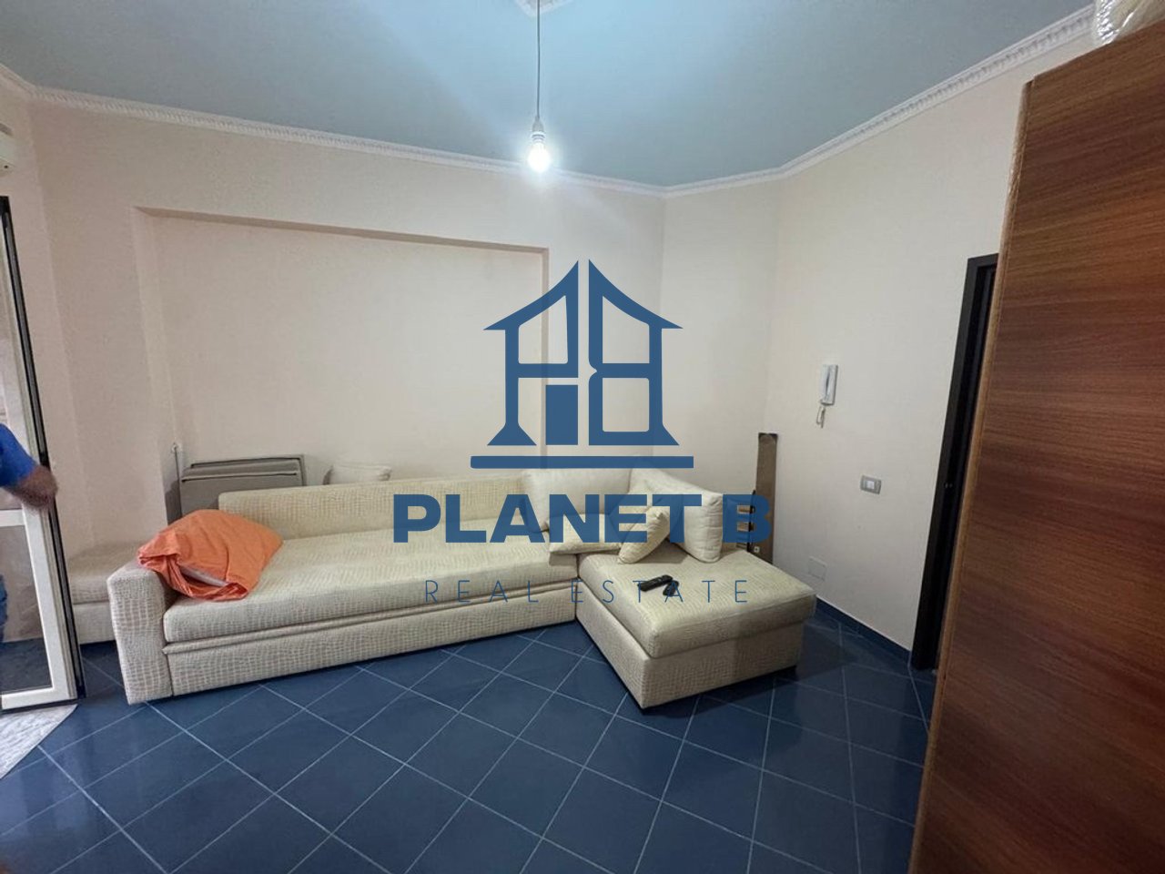 Shitet Studio në Lungomare