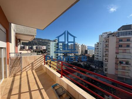 Jepet me Qera Apartamenti 1+1 në Lungomare,Vlore