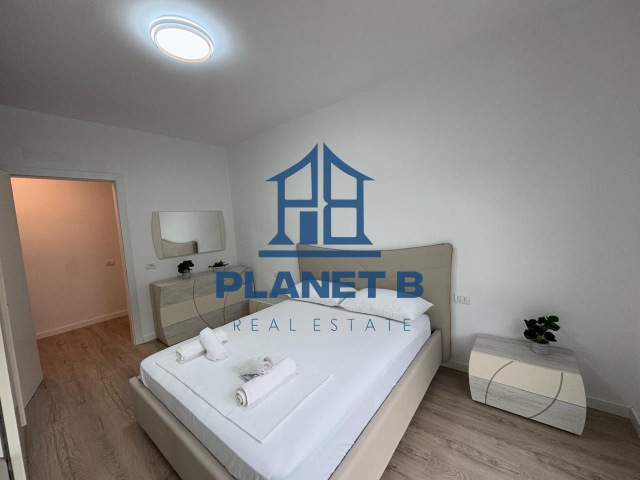 Jepet me qera Apartamenti 1+1 në Lungomare,Vlorë