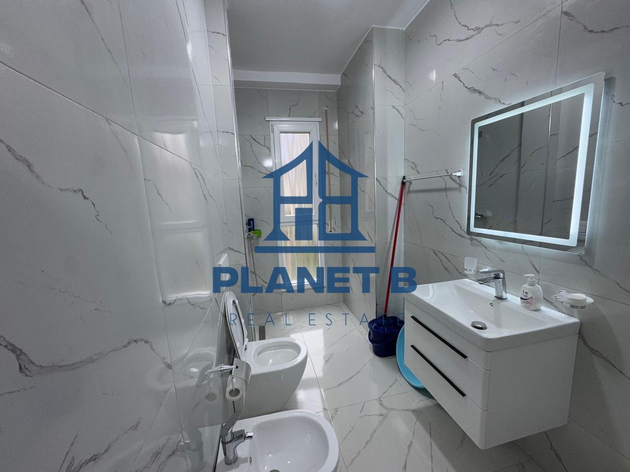 Jepet me qera Apartamenti 1+1 në Lungomare,Vlorë