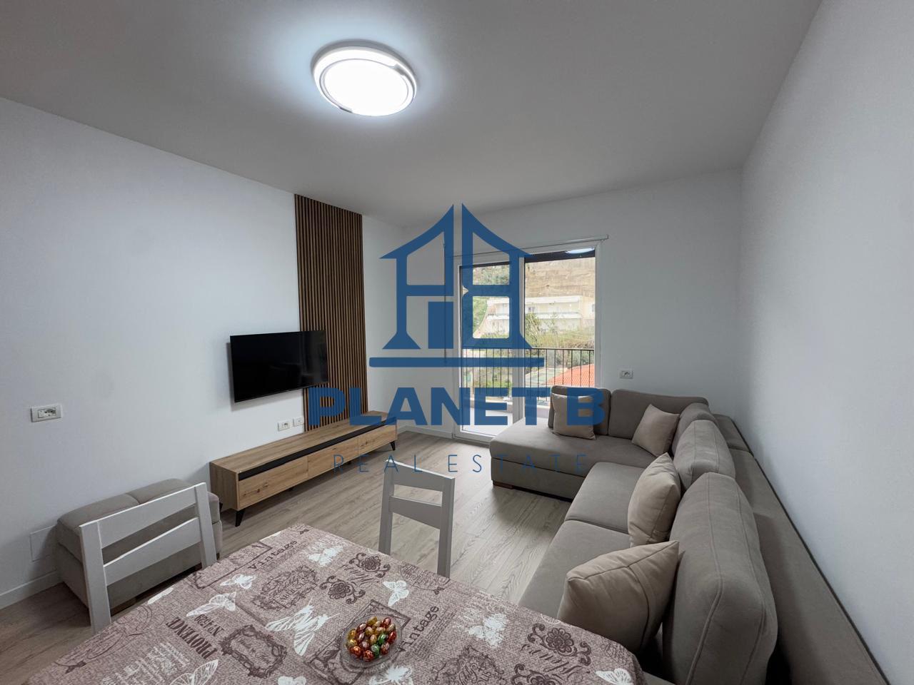 Jepet me qera Apartamenti 1+1 në Lungomare,Vlorë