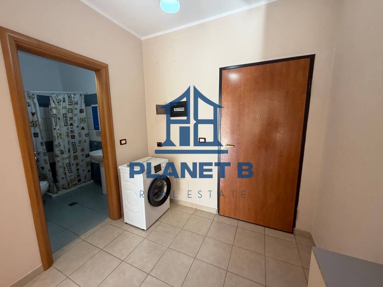 Jepet me Qera Apartamenti 1+1 në Lungomare,Vlore