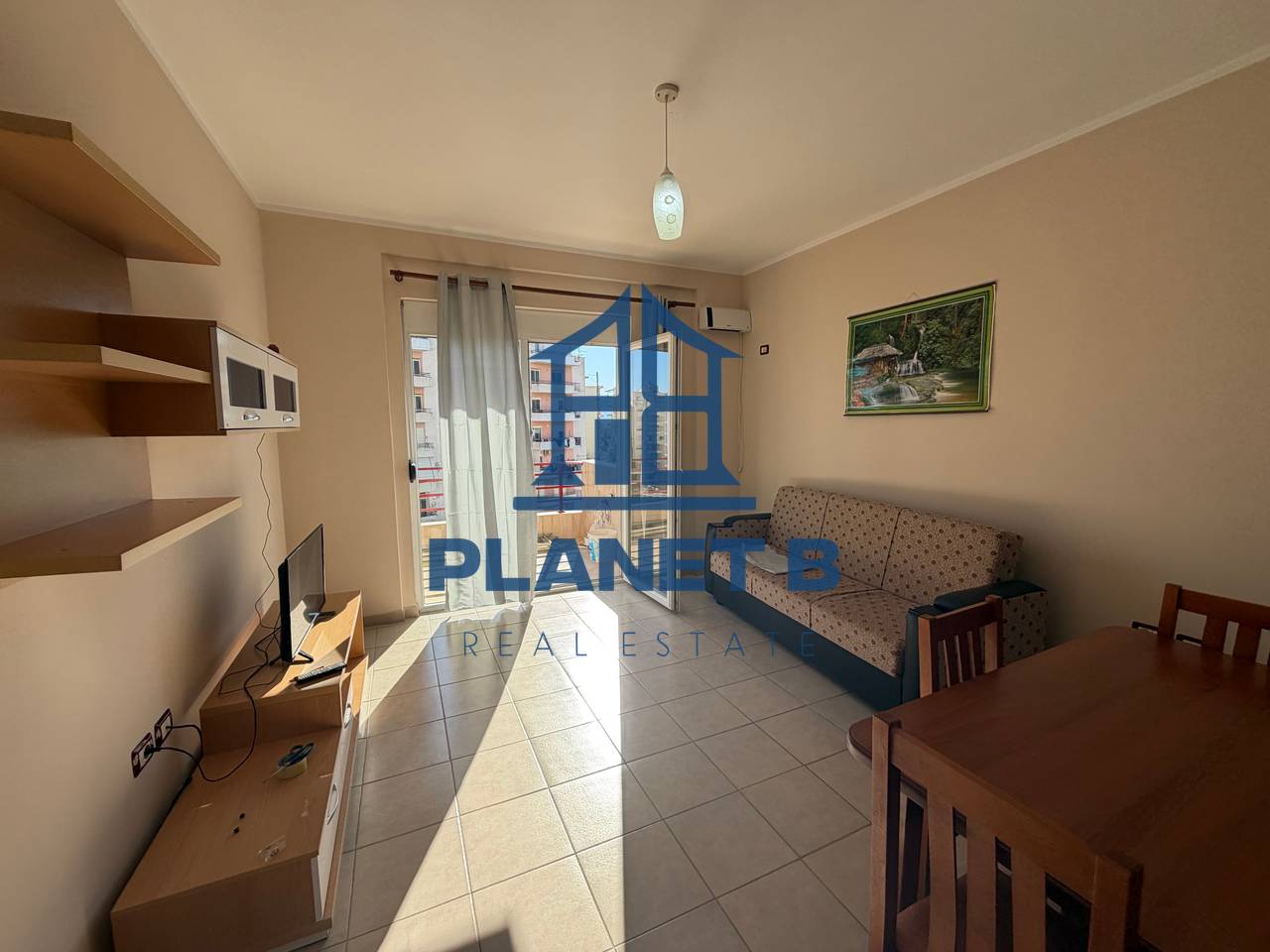 Jepet me Qera Apartamenti 1+1 në Lungomare,Vlore