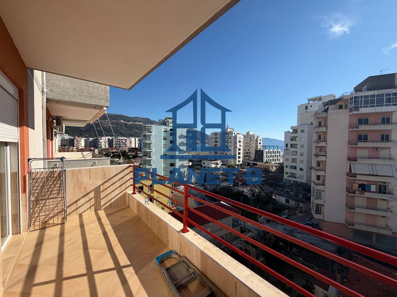 Jepet me Qera Apartamenti 1+1 në Lungomare,Vlore