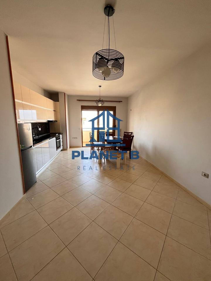 Shitet apartament 1+1 tek Bulevardi Vlorë-Skelë