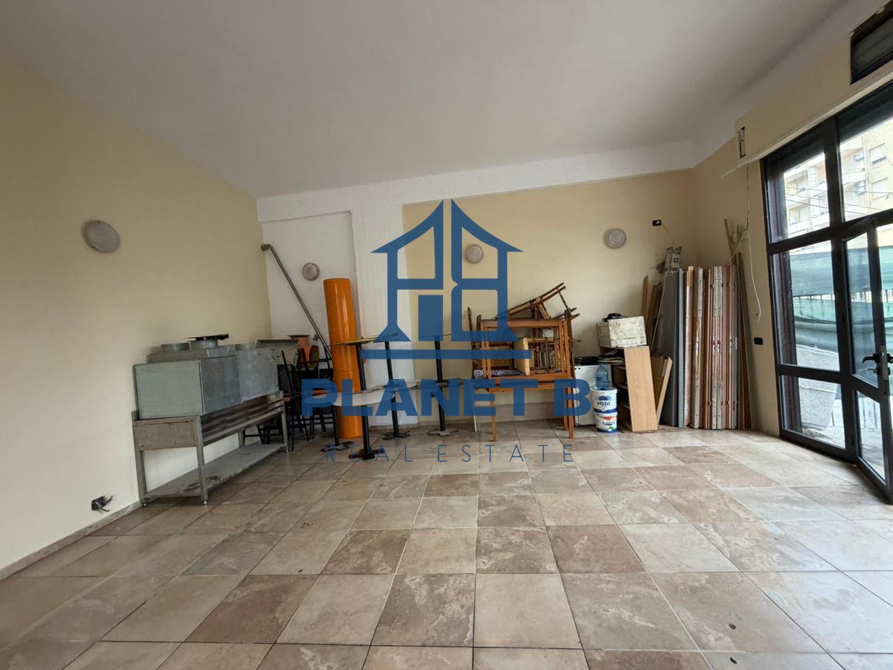 Jepet me qira magazinë pranë Tregut të Orizit, Vlorë | Ekskluzive