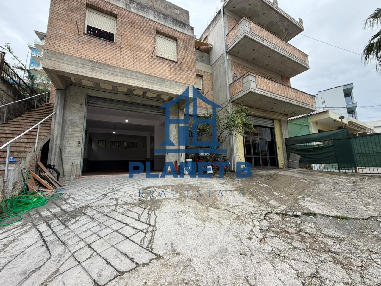 Jepet me qira magazinë pranë Tregut të Orizit, Vlorë | Ekskluzive