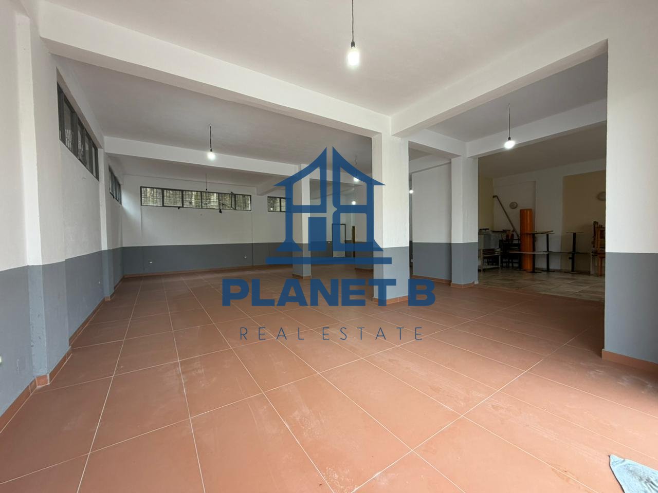 Jepet me qira magazinë pranë Tregut të Orizit, Vlorë | Ekskluzive