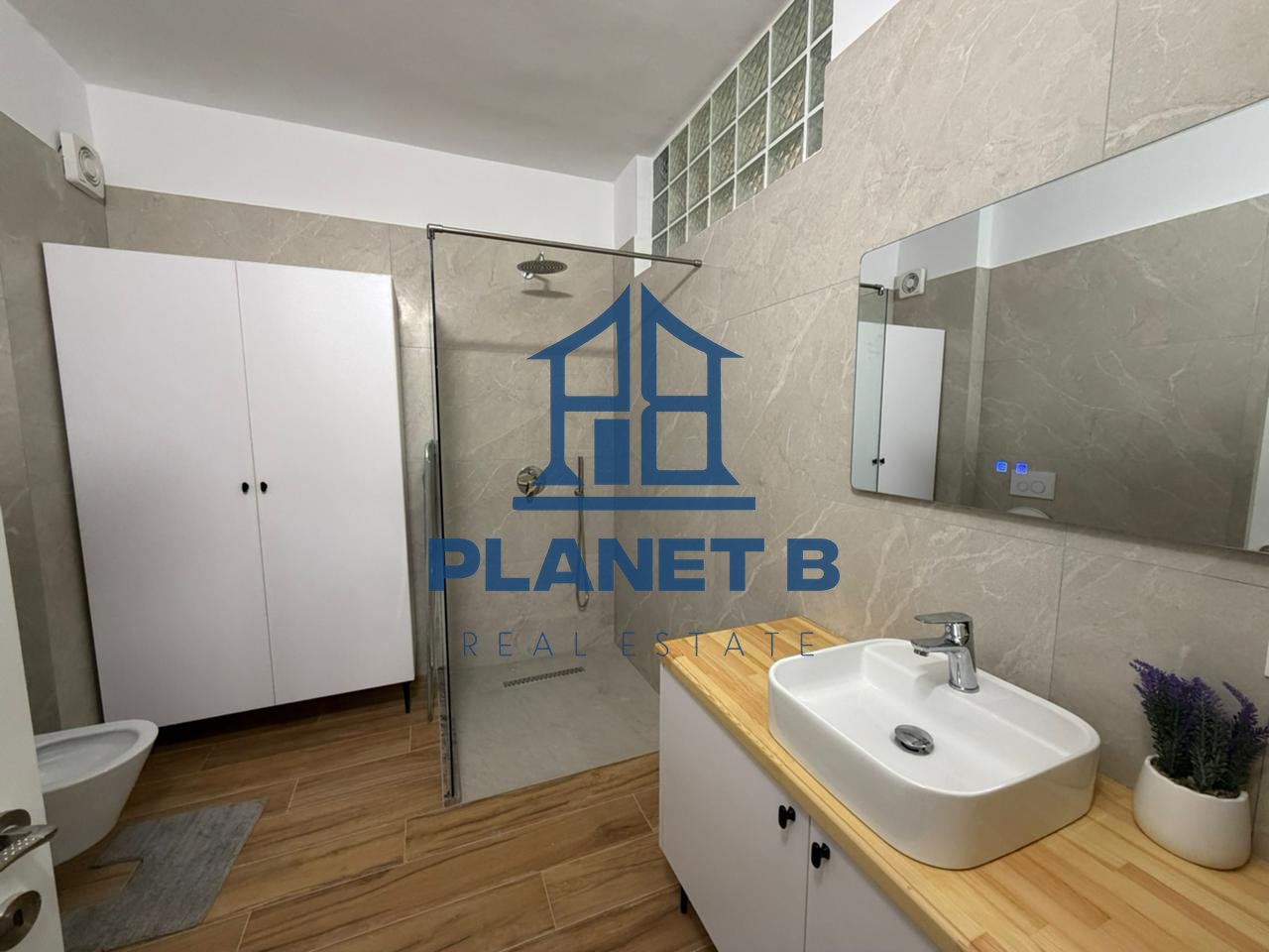 Appartamento di Lusso in Affitto – Vicino al Centro Città, Vlore