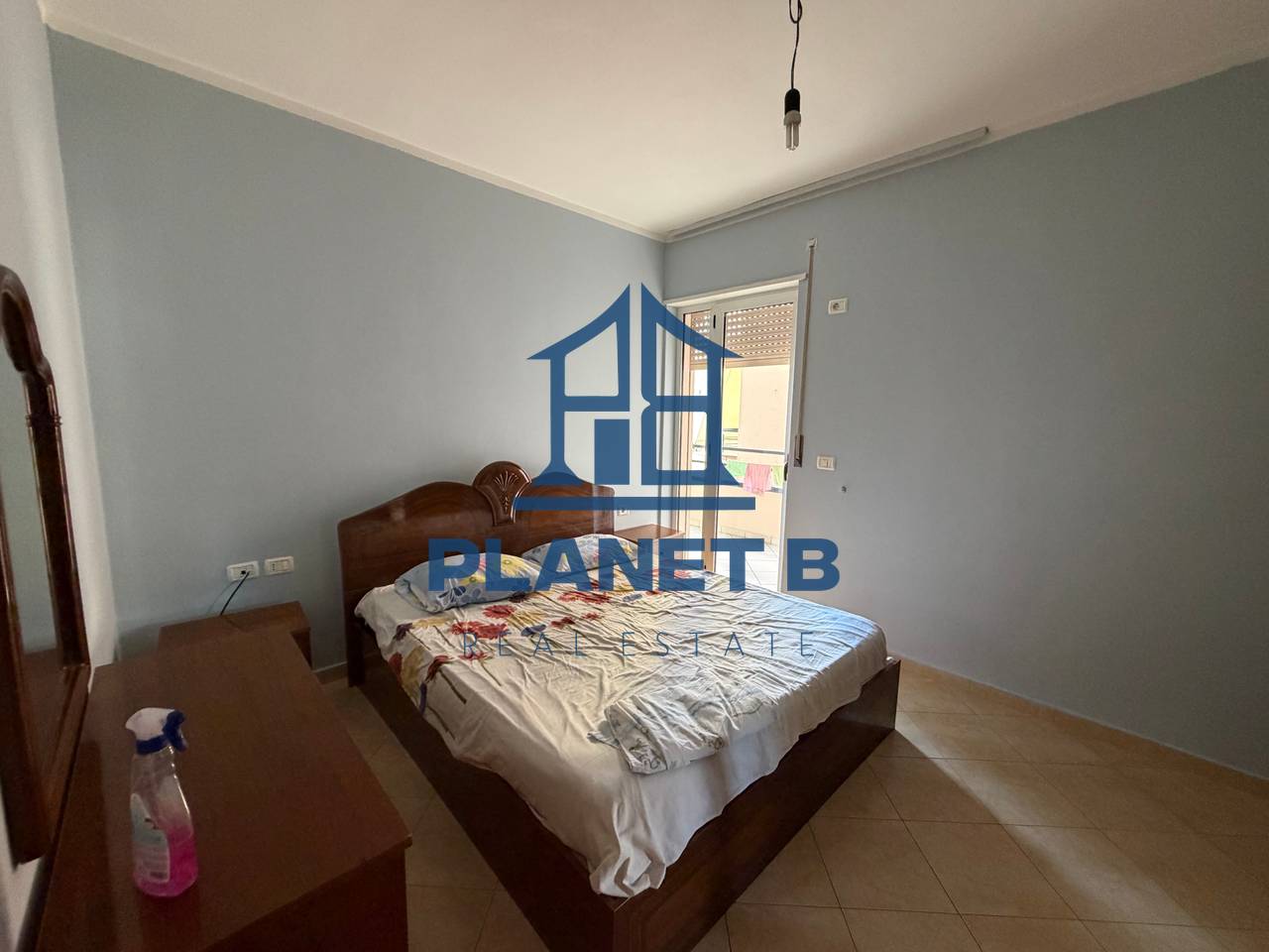 Jepet me Qera Apartamenti 1+1 tek Rruga e Çipajve,Vlorë