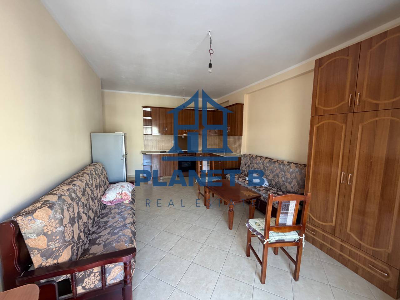 Jepet me Qera GARSIONERE në Rrugen e Çipajve,Vlorë