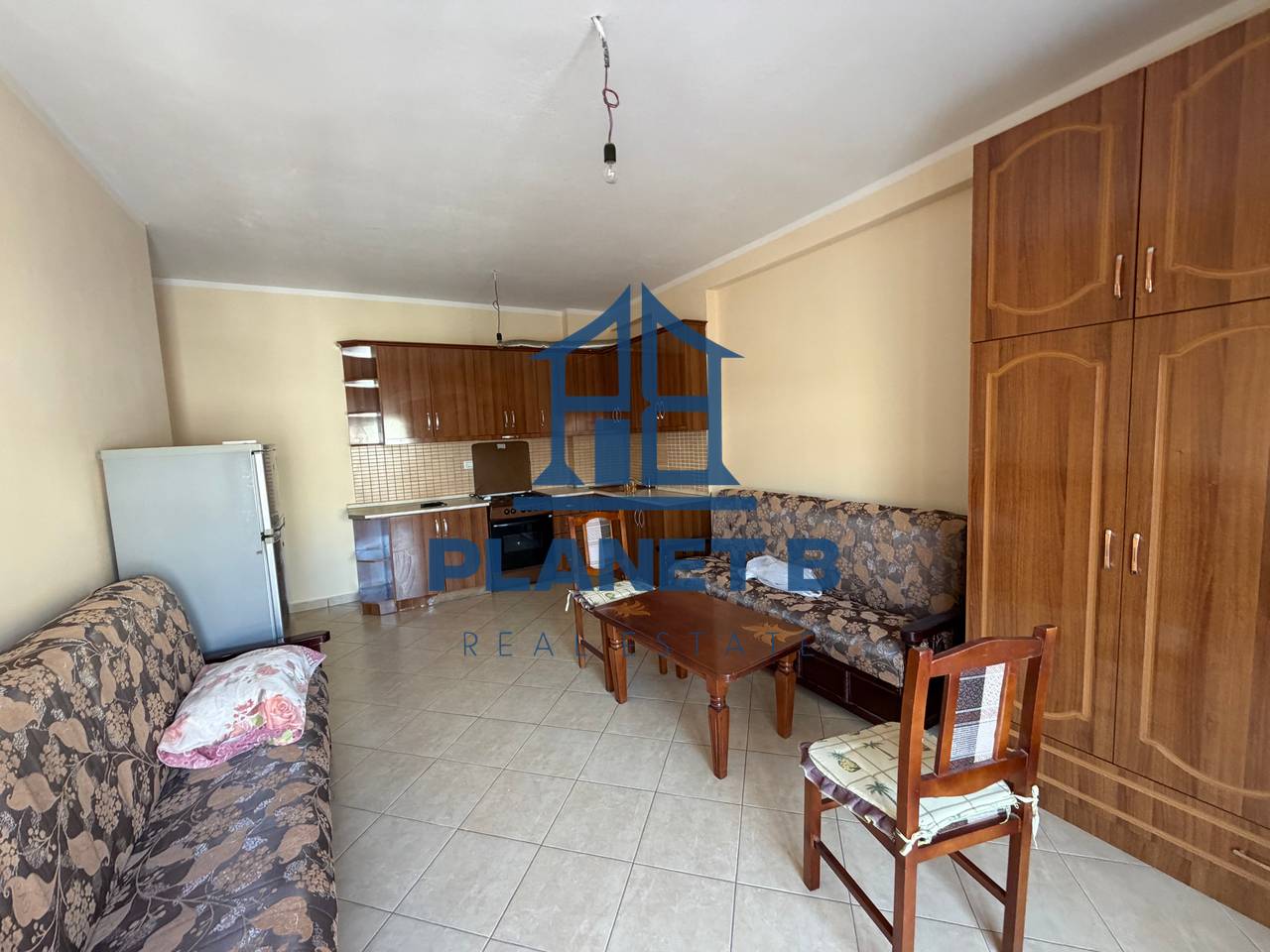 Jepet me Qera GARSIONERE në Rrugen e Çipajve,Vlorë