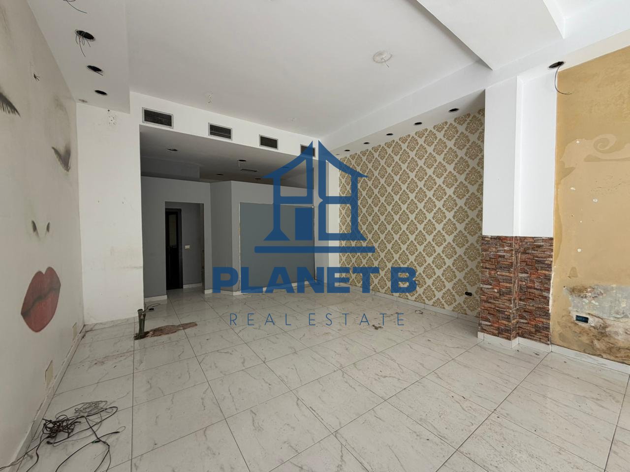 Dyqan me Qira në Vendndodhje Elite – Bulevardi Vlorë-Skelë