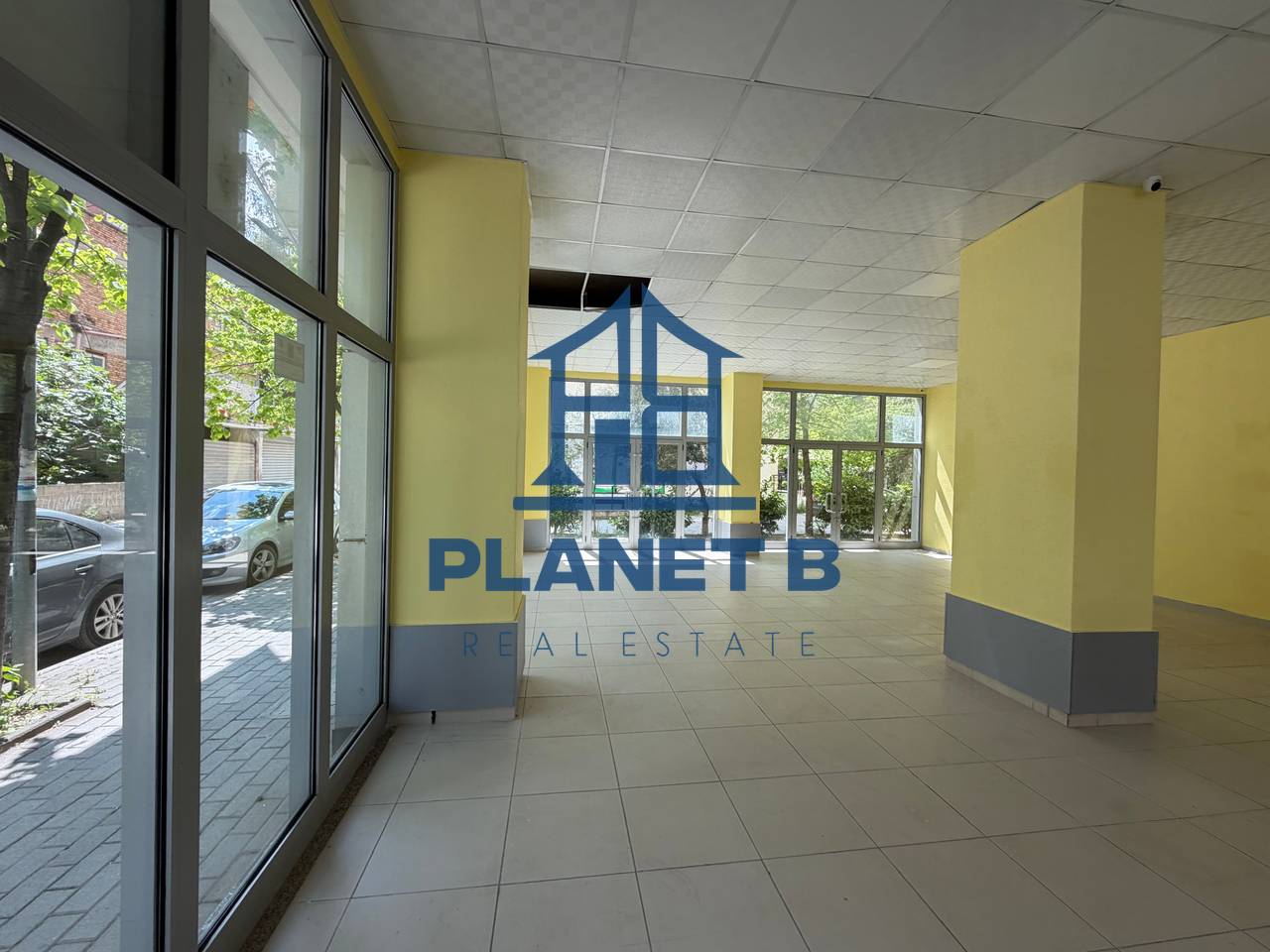 Dyqan me qira – Rruga e Çipajve, Vlorë