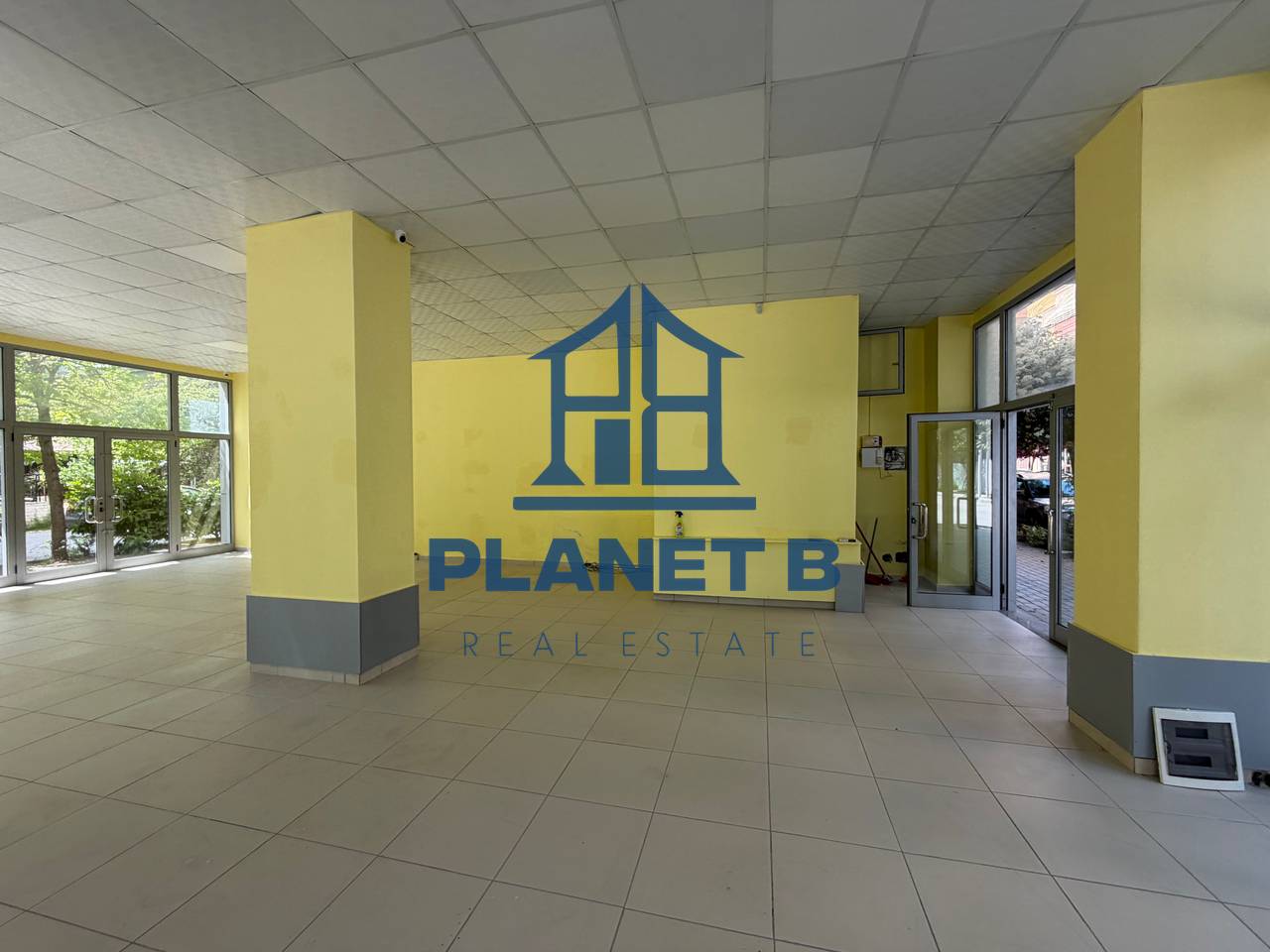 Dyqan me qira – Rruga e Çipajve, Vlorë