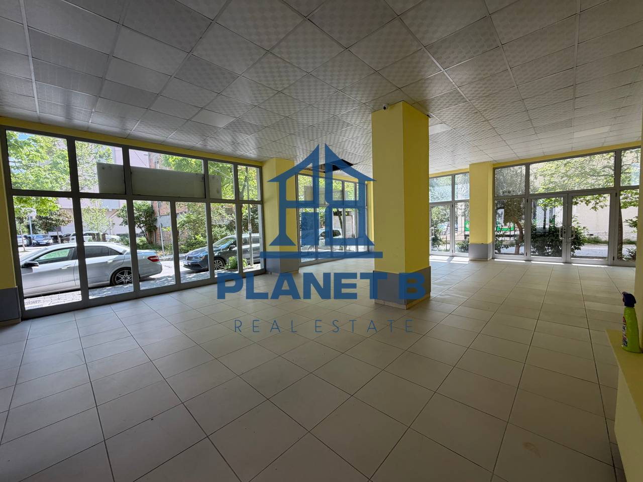 Dyqan me qira – Rruga e Çipajve, Vlorë