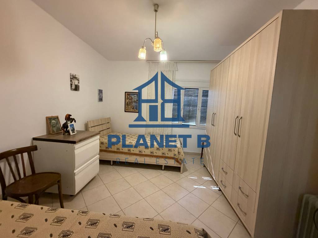 Jepet me qera apartament 2+1 pranë Policisë, Vlorë