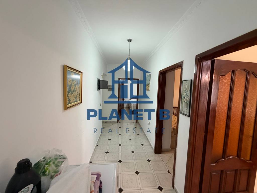 Jepet me qera apartament 2+1 pranë Policisë, Vlorë