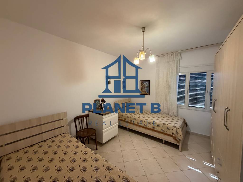 Jepet me qera apartament 2+1 pranë Policisë, Vlorë
