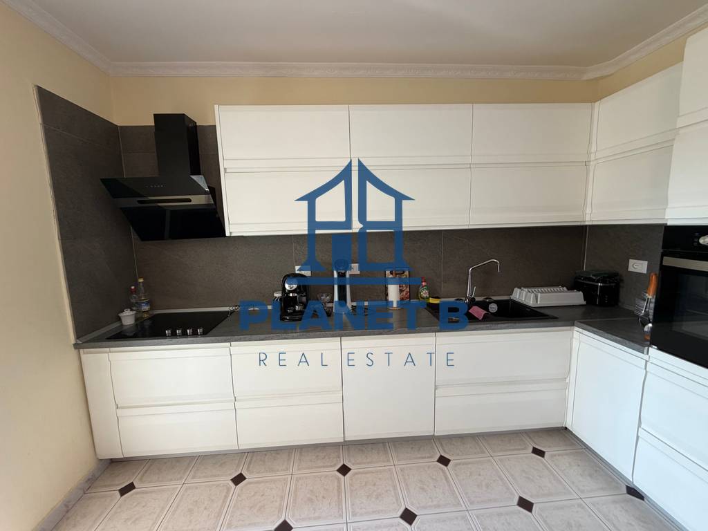 Jepet me qera apartament 2+1 pranë Policisë, Vlorë